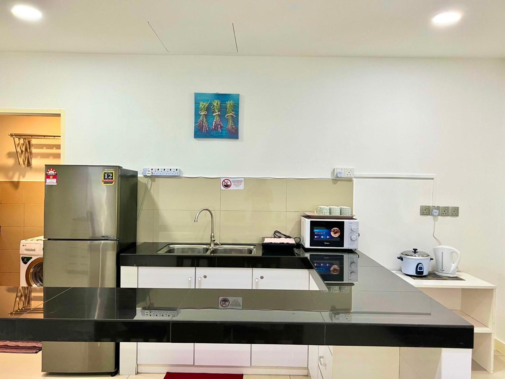 Capital O 90987 The Loft Residences Homestay @ Imago Shopping Mall 2 Kampong Sembulan Eksteriør billede